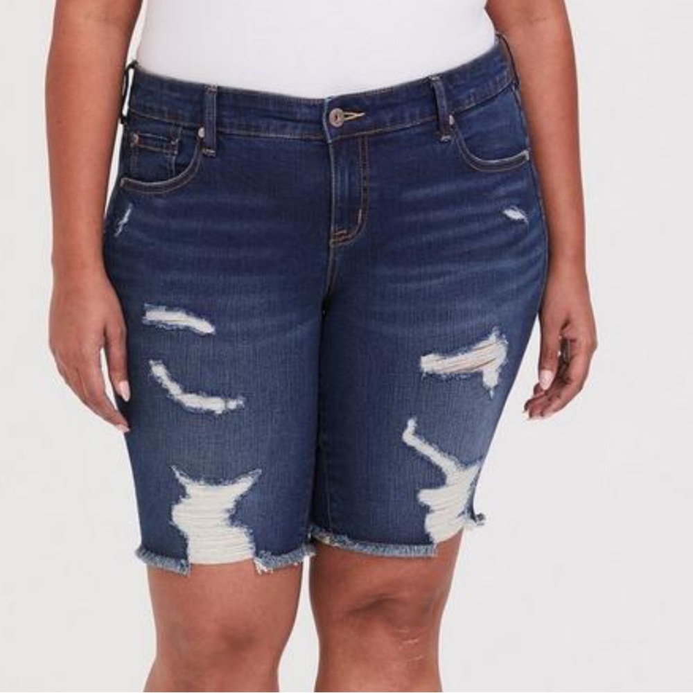 Torrid Bermuda Shorts Distressed Size 24